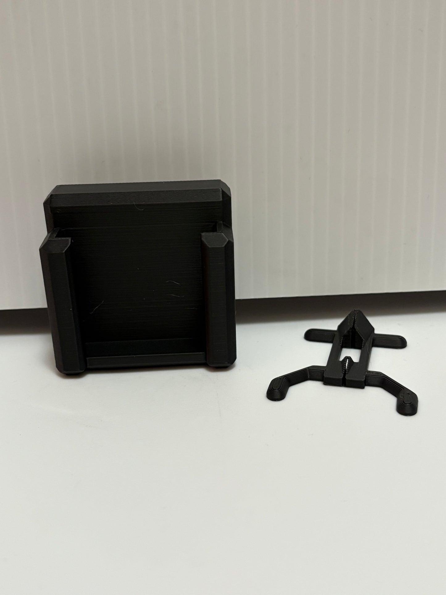 Pegboard Mount for MILWAUKEE M18 Battery