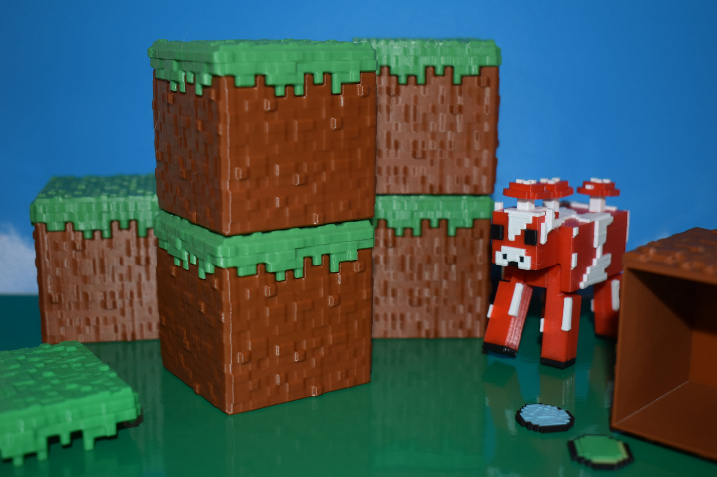 Mini Grass Block Container – 2″ Voxel-Style Desk Storage Cube